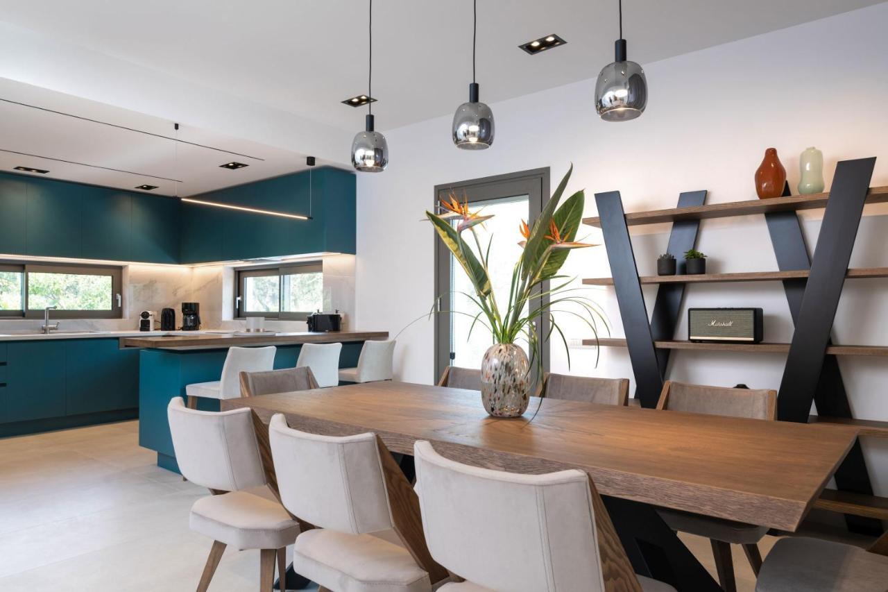 Antonia - Luxurious Serenity With Private Pool, By Zantewize *