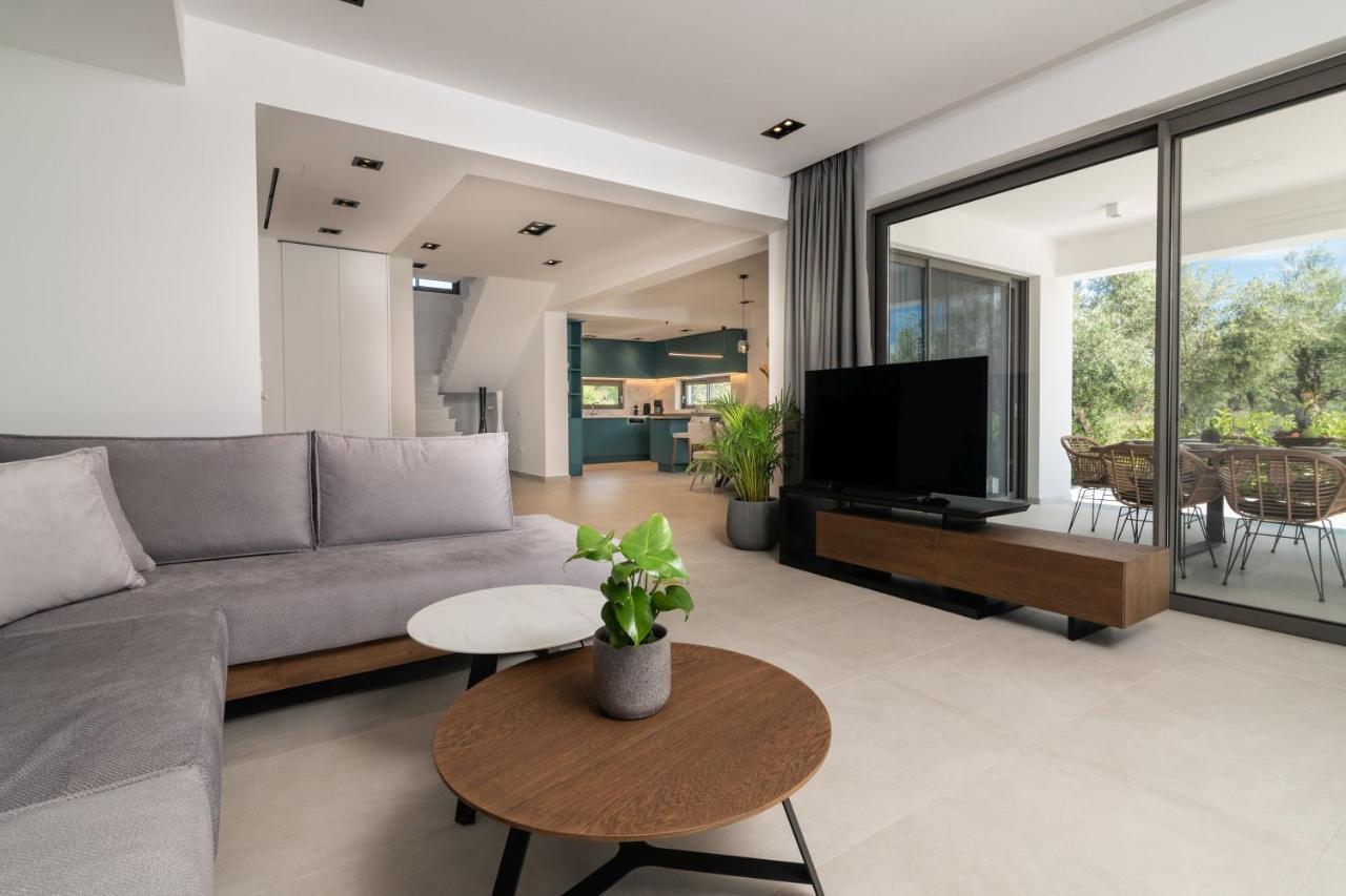Villa Antonia - Luxurious Serenity With Private Pool, By Zantewize Kalipadhon