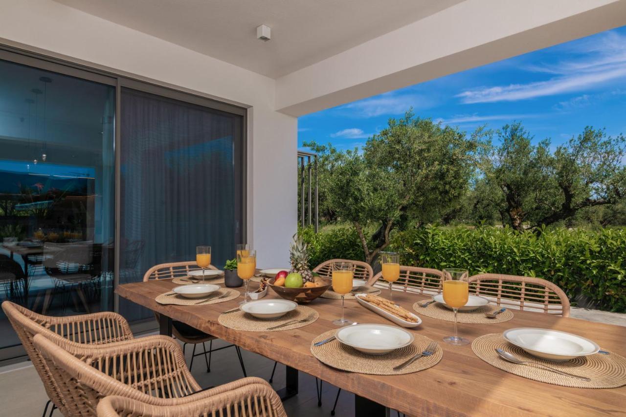 Antonia - Luxurious Serenity With Private Pool, By Zantewize * Kalipadhon