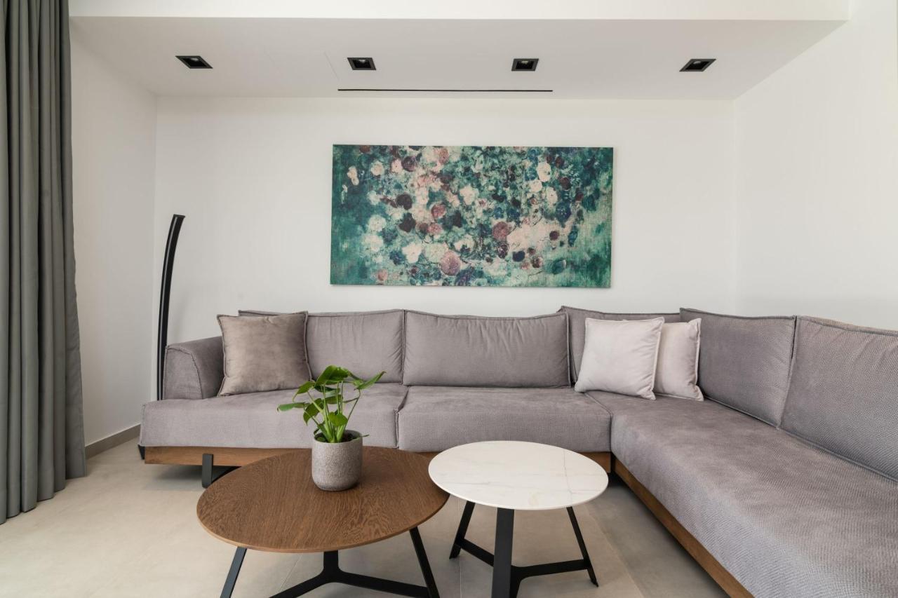 Antonia - Luxurious Serenity With Private Pool, By Zantewize Villa