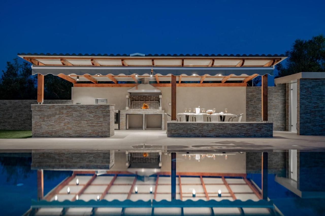 Antonia - Luxurious Serenity With Private Pool, By Zantewize Kalipadhon