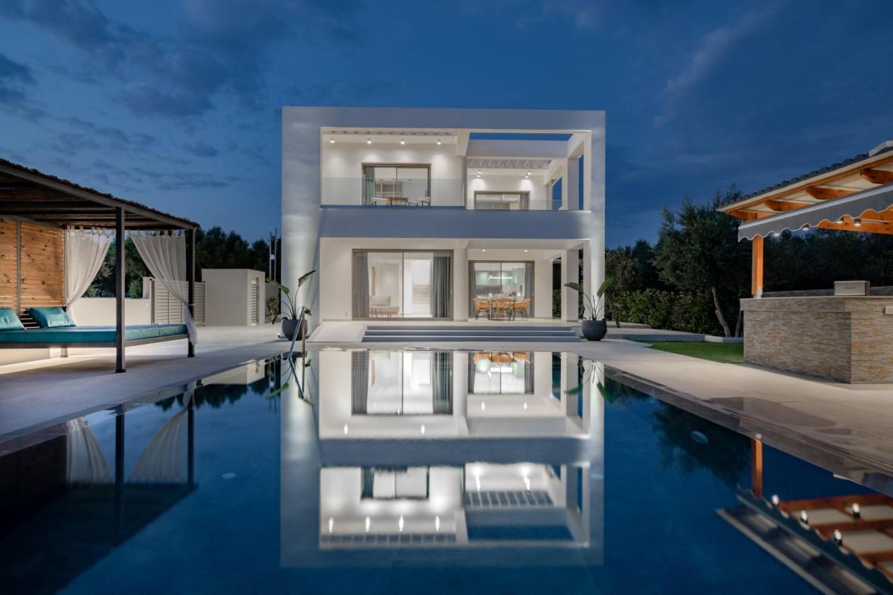 Antonia - Luxurious Serenity With Private Pool, By Zantewize Villa Kalipádhon