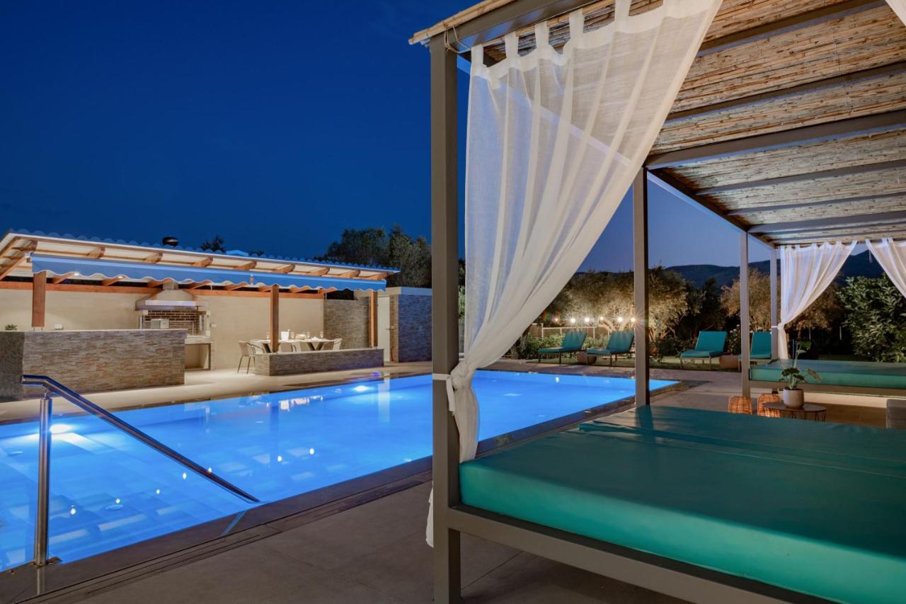 Antonia - Luxurious Serenity With Private Pool, By Zantewize Kalipádhon